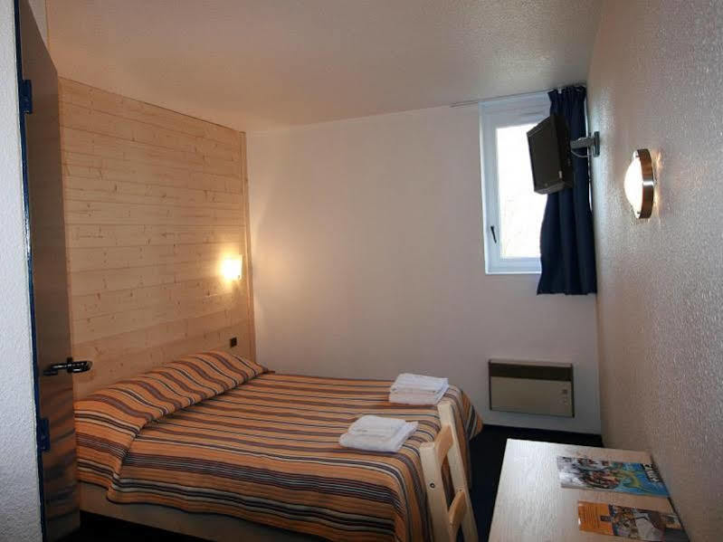 Kyriad Direct Dreux Exterior foto